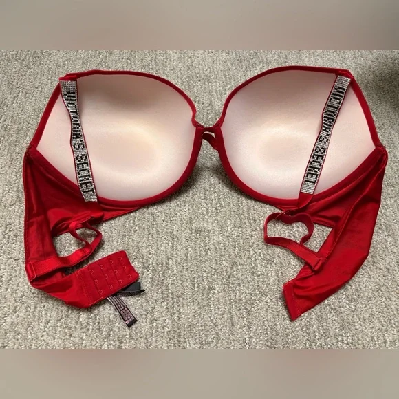Victoria Secret Bra - Picture 2 of 6